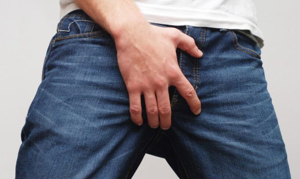 Doggy uslubidagi qizlarning fotosuratlari, orqa korinish